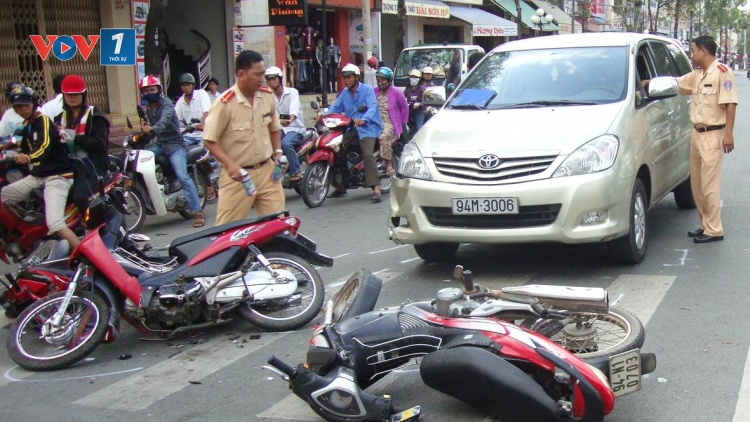 Vì sao tai nạn giao thông nước ta khó kìm hãm?