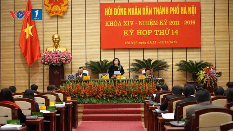 Hội đồng nhân dân thành phố Hà Nội chất vấn: làm thế nào để giải quyết dứt điểm những bất cập kéo dài (4/12/2015)