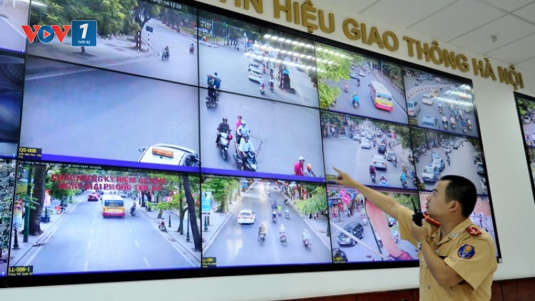 Xử phạt vi phạm giao thông bằng camera: Những băn khoăn của người dân (4/12/2015)