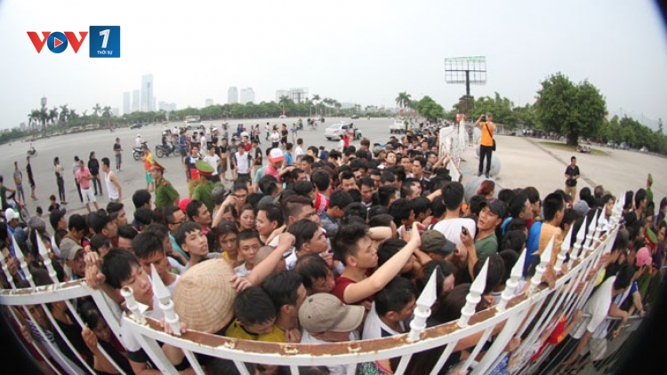 Sự xấu xí trong văn hóa ứng xử của người Việt (4/12/2015)