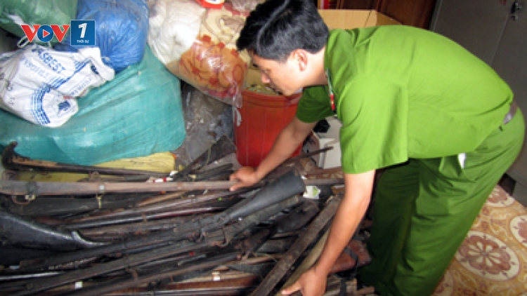 Pháp luật và đời sống ngày 22/1/2015: Huyện vùng cao tỉnh Yên Bái đẩy mạnh thu hồi vũ khí, vật liệu nổ.