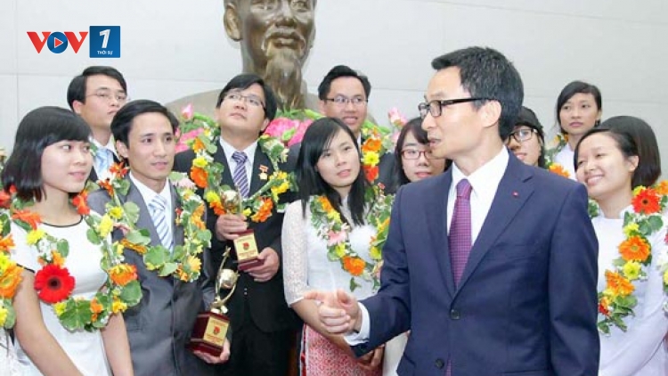 Khoa học và công nghệ ngày 27/01/2015: Những tài năng trẻ đạt giải Quả Cầu Vàng 2014 và những công trình nghiên cứu đã và đang góp phần phát triển và khẳng định vị thế của khoa học Việt Nam với thế giới