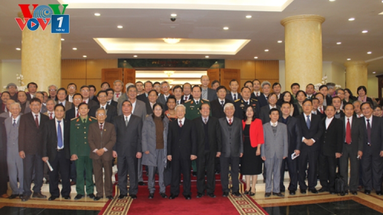 Thời sự chiều ngày 12/02/2015: Tổng Bí thư Nguyễn Phú Trọng gặp gỡ các nhà khoa học, trí thức, văn nghệ sĩ tiêu biểu cả nước nhân dịp đón Tết Ất Mùi 2015.