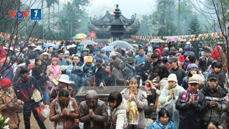 Thời sự chiều ngày 21/02/2015: Các điểm vui chơi giải trí, du lịch văn hóa tâm linh trên khắp cả nước vào ngày cao điểm đón khách du xuân, vui Tết cổ truyền