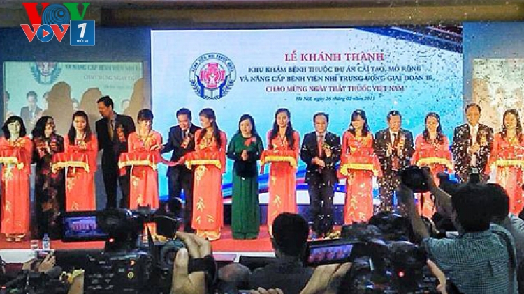 Thời sự đêm ngày 26/02/2015: Đúng dịp kỷ niệm 60 năm ngày Thầy thuốc Việt Nam, nhiều bệnh viện tuyến Trung ương và địa phương khánh thành các trung tâm khám chữa bệnh hiện đại, đảm bảo phục vụ người bệnh tốt nhất có thể.