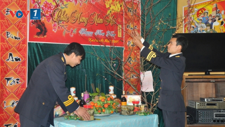 Biển đảo Việt Nam ngày 10/02/2015: Xuân đến sớm với quân và dân huyện đảo tiền tiêu của tổ quốc.
