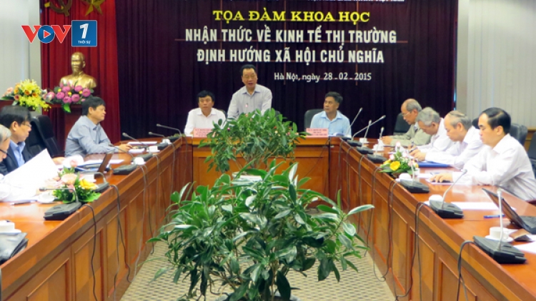Thời sự chiều ngày 28/02/2015: Tọa đàm khoa học với chủ đề "Nhận thức về kinh tế thị trường định hướng xã hội chủ nghĩa", đã chỉ ra, thực tiễn 30 năm đổi mới ở nước ta chứng minh đầy sức thuyết phục về việc sử dụng kinh tế thị trường làm phương tiện để xây dựng chủ nghĩa xã hội.