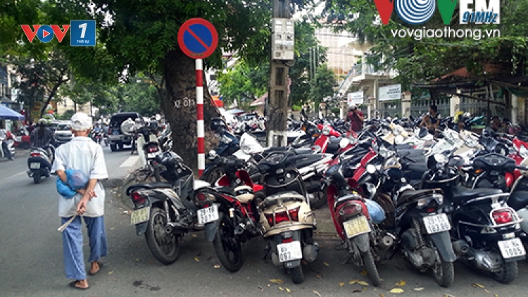 Pháp luật và đời sống ngày 25/3/2015: Hà Nội: Cần lập lại trật tự vỉa hè, lòng đường.