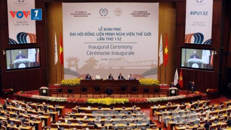 Thời sự đêm ngày 28/3/2015: Với chủ đề: "Các mục tiêu phát triển bền vững, biến lời nói thành hành động" Kỳ họp Đại hội đồng Liên minh Nghị viện thế giới lần thứ 132 (IPU-132) đã chính thức khai mạc tối nay tại tòa nhà Quốc hội (Ba Đình, Hà Nội) với sự tham gia của 160 đoàn khách quốc tế.