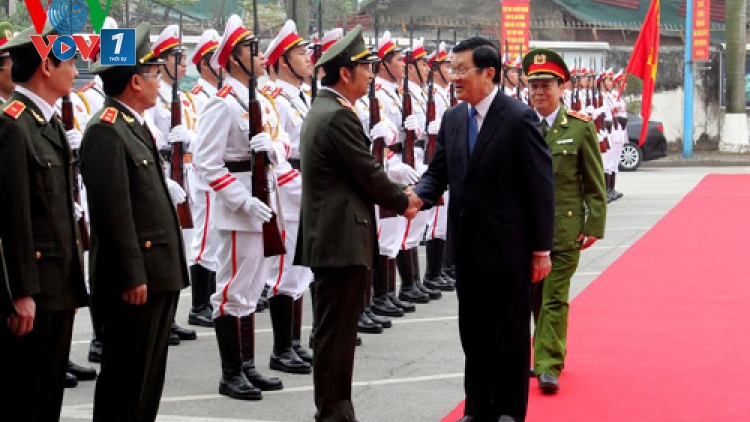 Thời sự chiều ngày 03/03/2015: Chủ tịch nước Trương Tấn Sang thăm và làm việc tại Học viện Cảnh sát nhân dân - Cơ sở đào tạo và nghiên cứu khoa học có quy mô hàng đầu của lực lượng Cảnh sát Việt Nam.