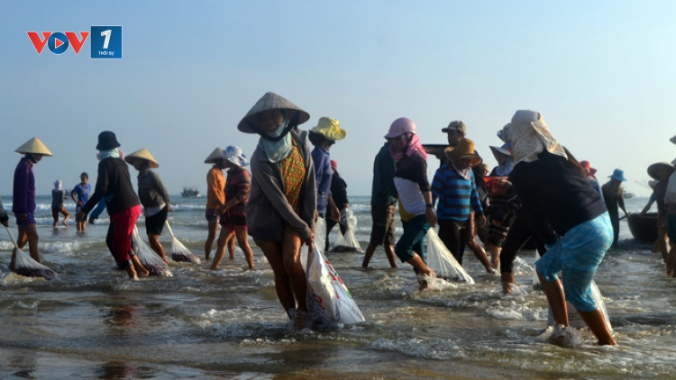 Biển đảo Việt Nam ngày 08/03/2015: Những người phụ nữ ở làng biển.