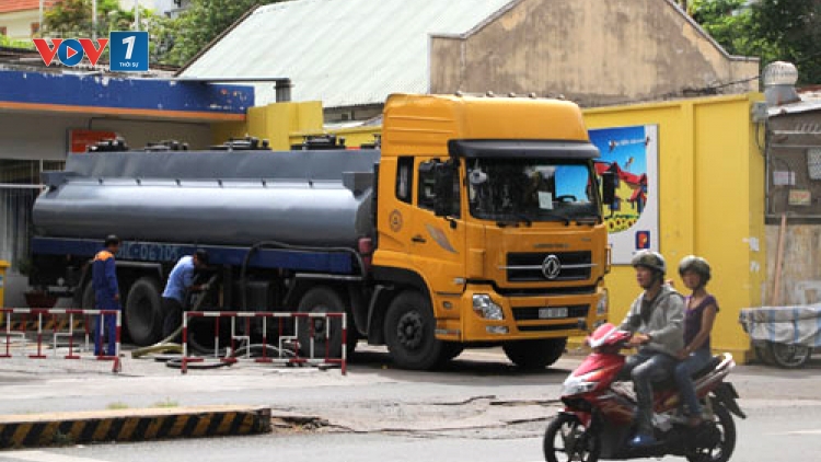 Thời sự đêm ngày 13/4/2015: Bộ Công Thương yêu cầu đầu mối kinh doanh xăng dầu giữ ổn định giá bán xăng dầu.