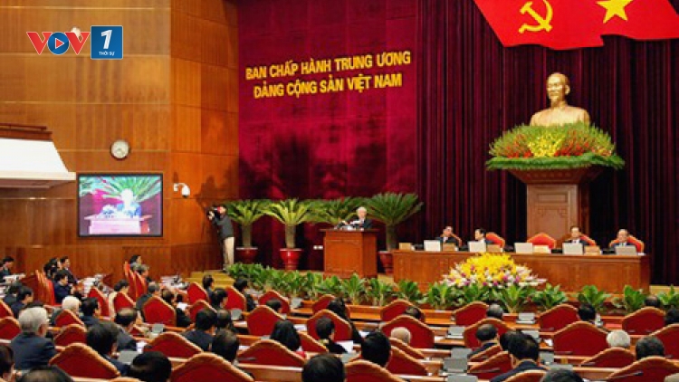 Thời sự đêm ngày 20/4/2015: Bộ Chính trị ra Nghị quyết về việc tinh giản biên chế và cơ cấu lại đội ngũ cán bộ, công chức, viên chức, trong đó đề ra 4 nhiệm vụ và giải pháp.