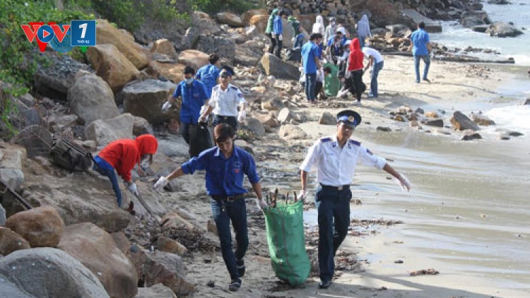 Đối thoại cuối tuần ngày 02/5/2015: Thanh niên chung tay bảo vệ môi trường biển trước biến đổi của khí hậu.