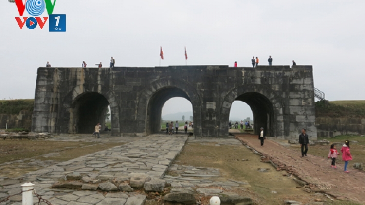 Thời sự đêm ngày 24/5/2015: Phát hiện nhiều dấu tích kiến trúc và di vật cổ trong vùng đệm khu di sản thế giới Thành nhà Hồ, tỉnh Thanh Hóa.