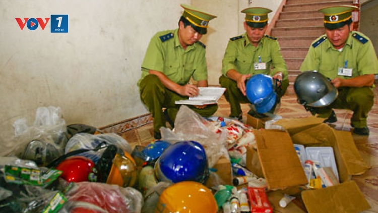 Hà Nội tăng cường chống buôn lâu, gian lận thương mại và hàng giả 6 tháng cuối năm 2015 (Kinh tế ngày 26/6/2015)
