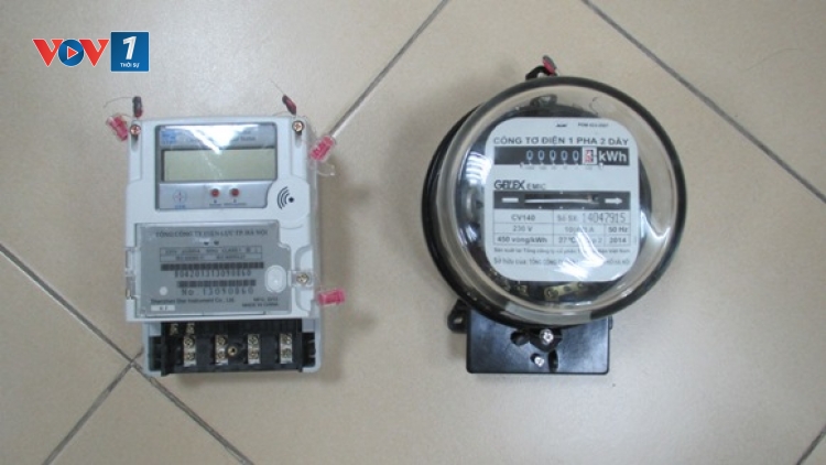 Từ việc hóa đơn tiền điện sai, nghĩ về việc hiện đại hóa công tác đo đếm, ghi chỉ số công tơ.