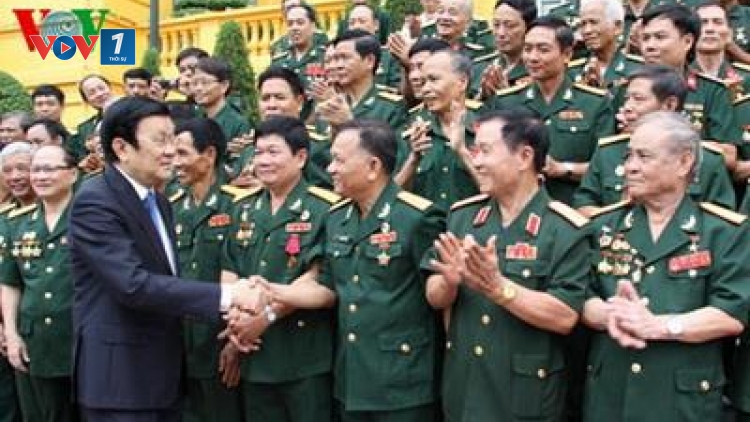 Thời sự trưa ngày 28/7/2015: Chủ tịch nước Trương Tấn Sang gặp mặt công đoàn viên Công đoàn Quân đội nhân dân, Công an nhân dân tiêu biểu.