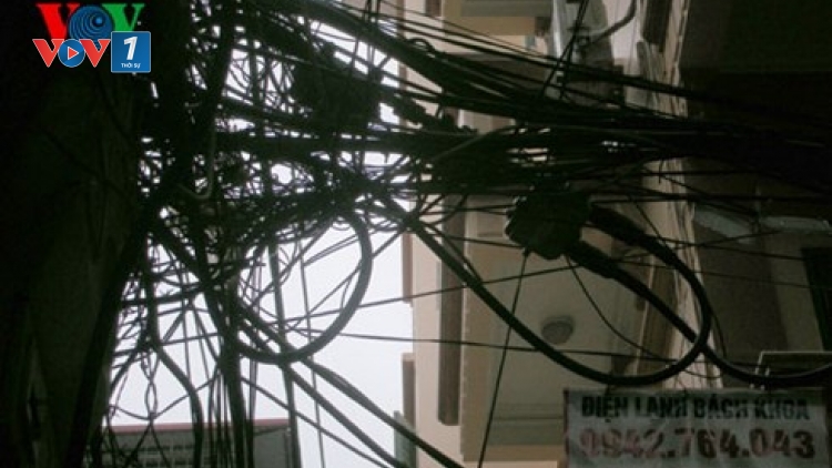 Hiểm họa cháy nổ có nguyên nhân từ điện (Pháp luật và đời sống ngày 6/7/2015)
