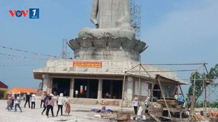 Thời sự đêm ngày 08/7/2015; Đình chỉ hoạt động xây dựng tại chùa Sắc Thiên Vương Quan Âm tại tỉnh Thái Bình sau vụ tượng Phật cao hơn 28 mét tại ngôi chùa này đổ sập vào chiều tối qua