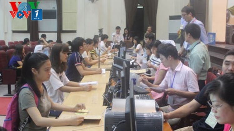 Thời sự đêm ngày 1/8/2015: Các trường Đại học bắt đầu nhận hồ sơ đăng ký xét tuyển hệ chính quy đợt 1.