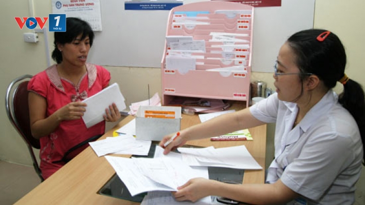 Thời sự chiều ngày 11/8/2015: Bộ Y tế sẽ triển khai sổ theo dõi sức khỏe bà mẹ trẻ em trên cả nước