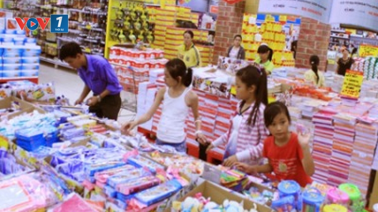 Thời sự trưa ngày 9/8/2015: Hàng Việt tiếp tục chiếm lĩnh thị trường hàng hóa phục vụ năm học mới tại Hà Nội và Thành phố Hồ Chí Minh.