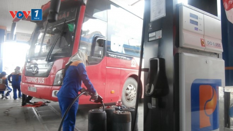 Năm lần giảm giá xăng, doanh nghiệp vẫn chây ì không giảm giá cước vận tải