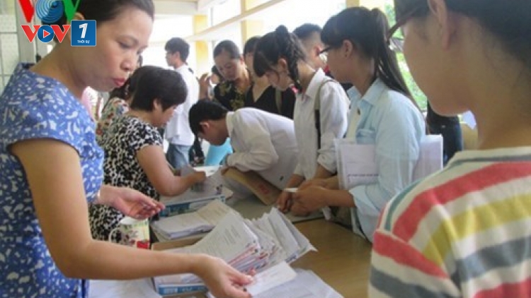 Kết thúc đợt 2 xét tuyển Đại học, Cao đẳng năm nay, các trường tốp dưới và dân lập vẫn ngóng chờ thí sinh.