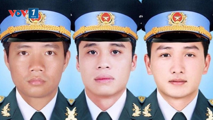 Truy thăng quân hàm đối với 3 phi công tử nạn trong vụ máy bay rơi tại Bà Rịa Vũng Tàu (Thời sự đêm 19/10/2016)