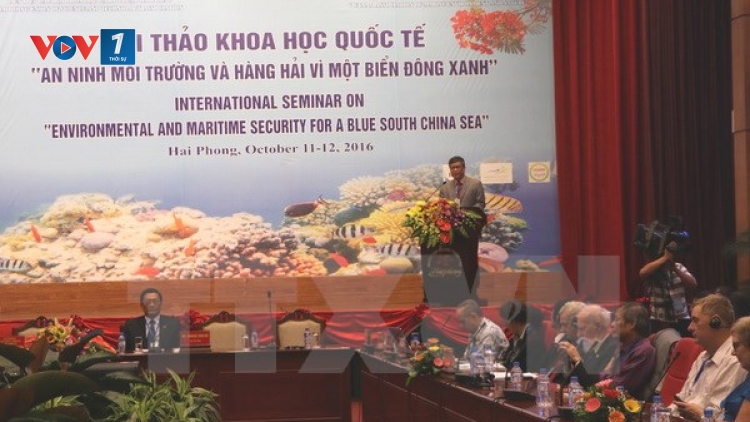 Tự do hàng hải và hàng không trên biển Đông là quyền hiển nhiên và bất khả xâm phạm của các quốc gia trên thế giới và các quốc gia ven biển. (Thời sự đêm 12/10/2016)
