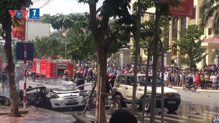 Cơ quan điều tra công bố thông tin ban đầu về vụ nổ xe taxi tại thành phố Cẩm Phả, tỉnh Quảng Ninh trưa nay làm 2 người tử vong (Thời sự chiều 3/10/2016)