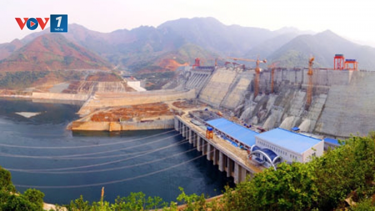 Thủ tướng Nguyễn Xuân Phúc yêu cầu Tập đoàn Điện lực Việt Nam chia sẻ một phần lợi nhuận từ Thủy điện Sơn La giúp người dân vùng dự án phát triển đời sống và sản xuất (Thời sự đêm 01/10/2016)