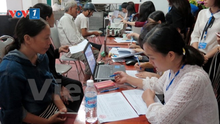 Các địa phương bị ảnh hưởng bởi sự cố môi trường biển tiếp tục chi trả bồi thường cho người dân dưới sự giám sát chặt chẽ của nhiều đơn vị cơ sở (Thời sự trưa 31/10/2016)