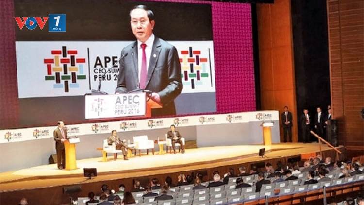 Chủ tịch nước Trần Đại Quang khẳng định, đăng cai Năm APEC 2017 là trọng tâm đối ngoại của Việt Nam đến năm 2020, thể hiện mong muốn đóng góp tích cực vào tiến trình APEC, góp phần đưa châu Á – Thái Bình Dương ngày càng phát triển, thịnh vượng (Thời sự trưa 21/11/2016)