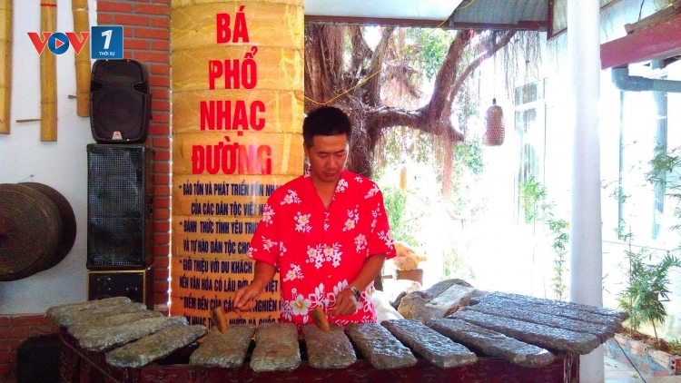 Màu hiện đại trong tiếng đàn dân tộc của nghệ sỹ Vũ Bá Nha (09/11/2016)