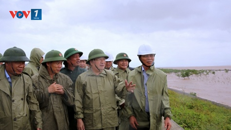 Phó Thủ tướng Trịnh Đình Dũng yêu cầu nâng cao chất lượng công tác dự báo và chủ động phương án phòng chống thiên tai (Thời sự chiều 2/12/2016)