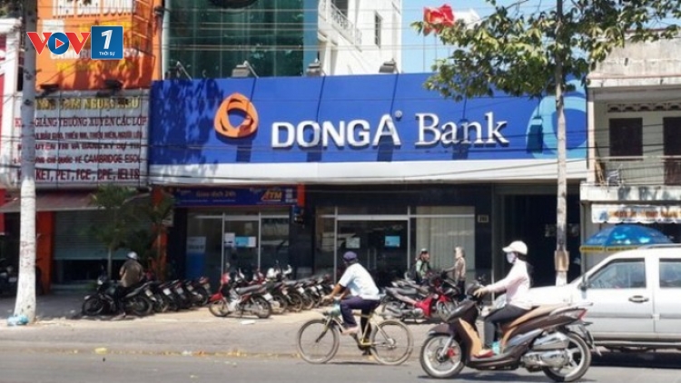 Lãnh đạo Ngân hàng Đông Á khẳng định: Vụ việc ông Trần Phương Bình bị khởi tố không ảnh hưởng đến hoạt động của Ngân hàng (Thời sự trưa 11/12/2016)
