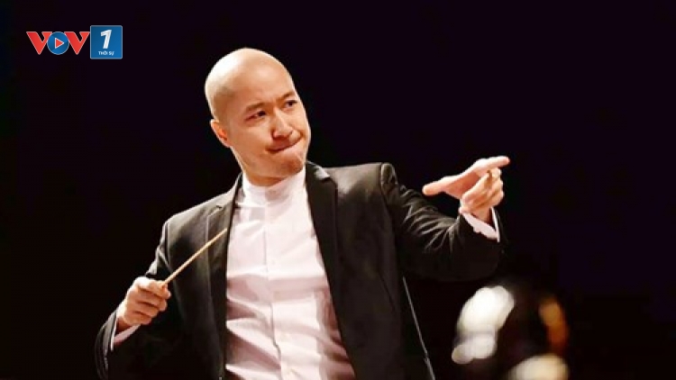 Nhạc trưởng Đồng Quang Vinh với ý tưởng đưa thể loại nhạc cổ điển đến gần hơn với khán giả Việt Nam. (30/12/2016)