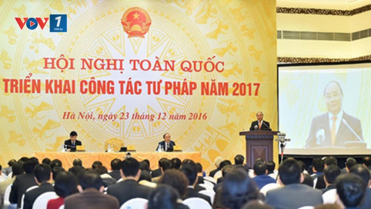 Thủ tướng Nguyễn Xuân Phúc yêu cầu, một trong những nhiệm vụ quan trọng nhất của ngành Tư pháp là phải làm tốt khâu thẩm định luật, "chống lợi ích nhóm" trong xây dựng, thiết kế pháp luật (Thời sự chiều 23/12/2016)