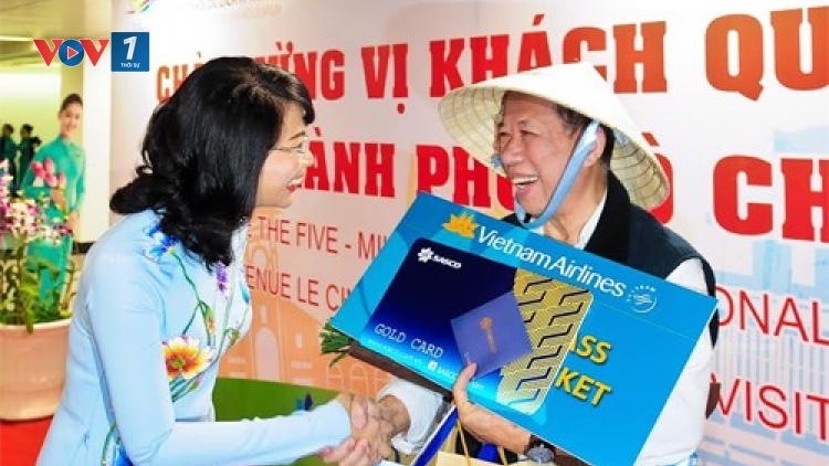 Thành phố Hồ Chí Minh đón vị khách quốc tế thứ 5 triệu. (Thời sự chiều 24/12/2016)