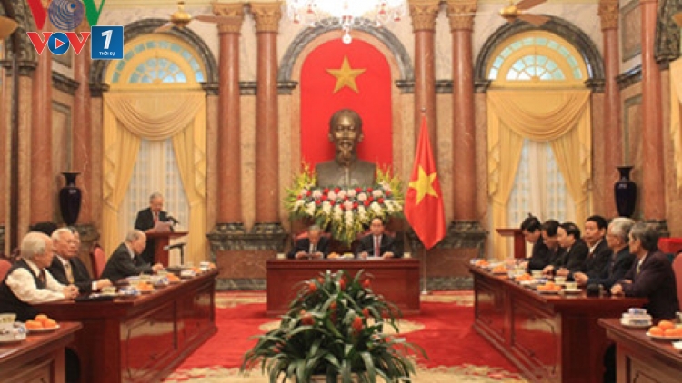 Chủ tịch nước Trần Đại Quang gặp mặt Đoàn đại biểu Ban Liên lạc cựu chuyên gia Việt Nam giúp cách mạng Campuchia (Thời sự trưa 14/12/2016)