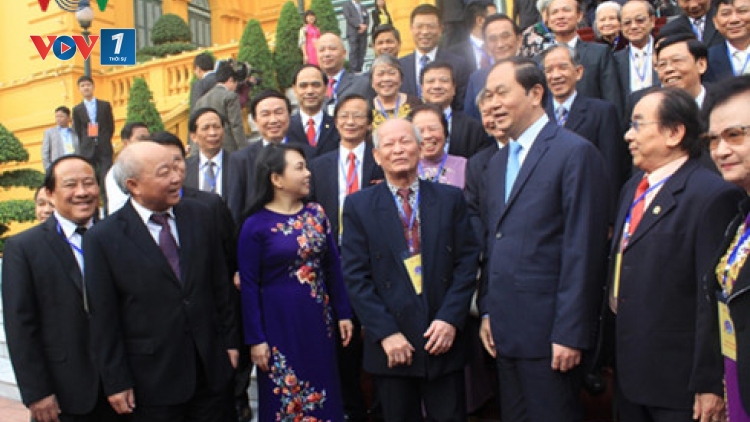 Chủ tịch nước Trần Đại Quang gặp mặt các cán bộ y tế tiêu biểu có nhiều đóng góp cho công tác y tế dự phòng (Thời sự trưa 5/12/2016)