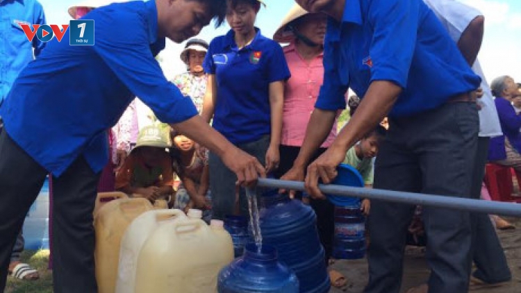 Trung ương Đoàn Thanh niên cộng sản Hồ Chí Minh phát động Chương trình “Nước ngọt nghĩa tình” và hỗ trợ máy lọc nước cho người dân vùng hạn, mặn Đồng bằng sông Cửu Long (Thời sự chiều 24/4/2016)