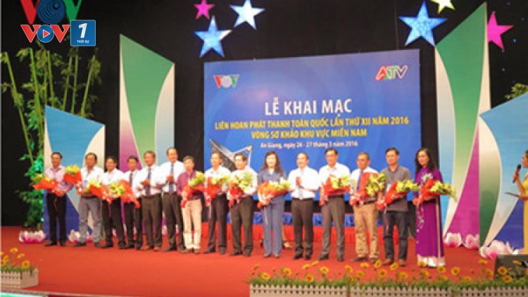 Tối nay, tại Nha Trang – Khánh Hoà, diễn ra Lễ khai mạc Liên hoan phát thanh toàn quốc lần thứ 12. ( Thời sự chiều 20/4/2016)