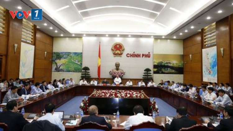 Chủ trì phiên họp thứ 7 của Ủy ban Quốc gia về biến đổi khí hậu, Thủ tướng Nguyễn Xuân Phúc yêu cầu các cấp, các ngành xác định rõ mức độ cực đoan về biến đổi khí hậu, đồng thời dựa vào nhân dân để nâng cao hiệu quả ứng phó với biến đổi khí hậu. (Thời sự chiều 19/4/2016)