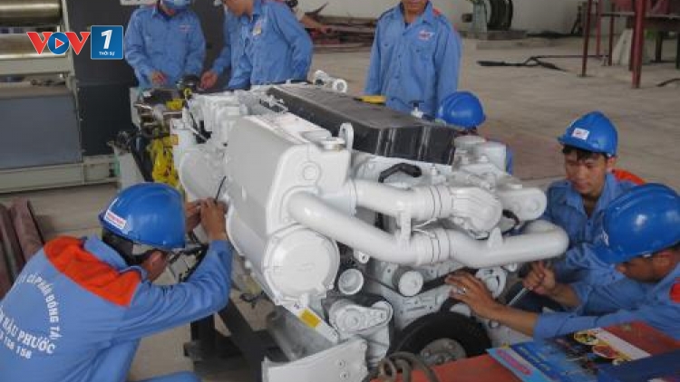 Một nhà máy đóng tàu vỏ thép đầu tiên với tổng mức đầu tư 35 tỷ đồng vừa được đưa vào hoạt động tại tỉnh Quảng Nam (Thời sự đêm 12/5/2016)