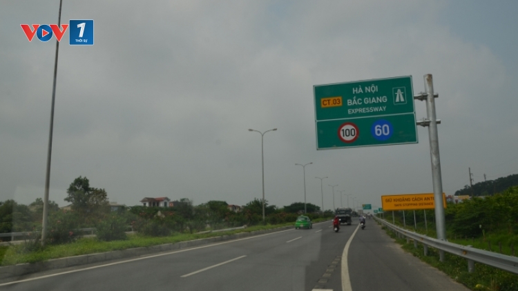 Bộ Giao thông Vận tải yêu cầu tháo dỡ toàn bộ biển báo hạn chế tốc độ 60km/h trên tuyến cao tốc Hà Nội – Bắc Giang. (Thời sự trưa 26/5/2016)