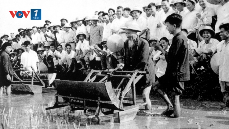 Học tập tấm gương chủ tịch Hồ Chí Minh- nói đi đôi với làm (19/5/2016)