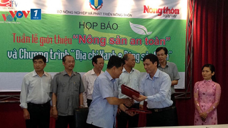 Hôm nay, Bộ Nông nghiệp và Phát triển nông thôn chính thức công bố 69 địa chỉ cung cấp sản phẩm nông sản đã được xác nhận kiểm soát an toàn thực phẩm. (Thời sự chiều 05/5/2016)